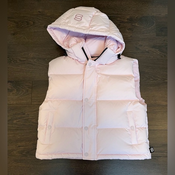 Aritzia Tops - The Super Puff Shorty Vest - cliMATTE